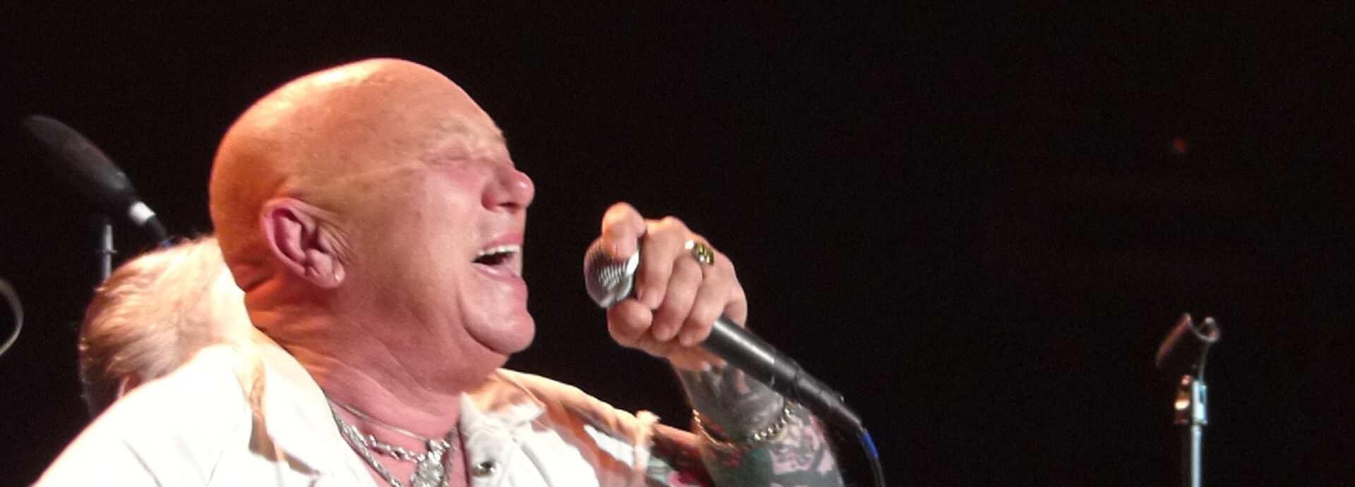 Angry Anderson issues apology