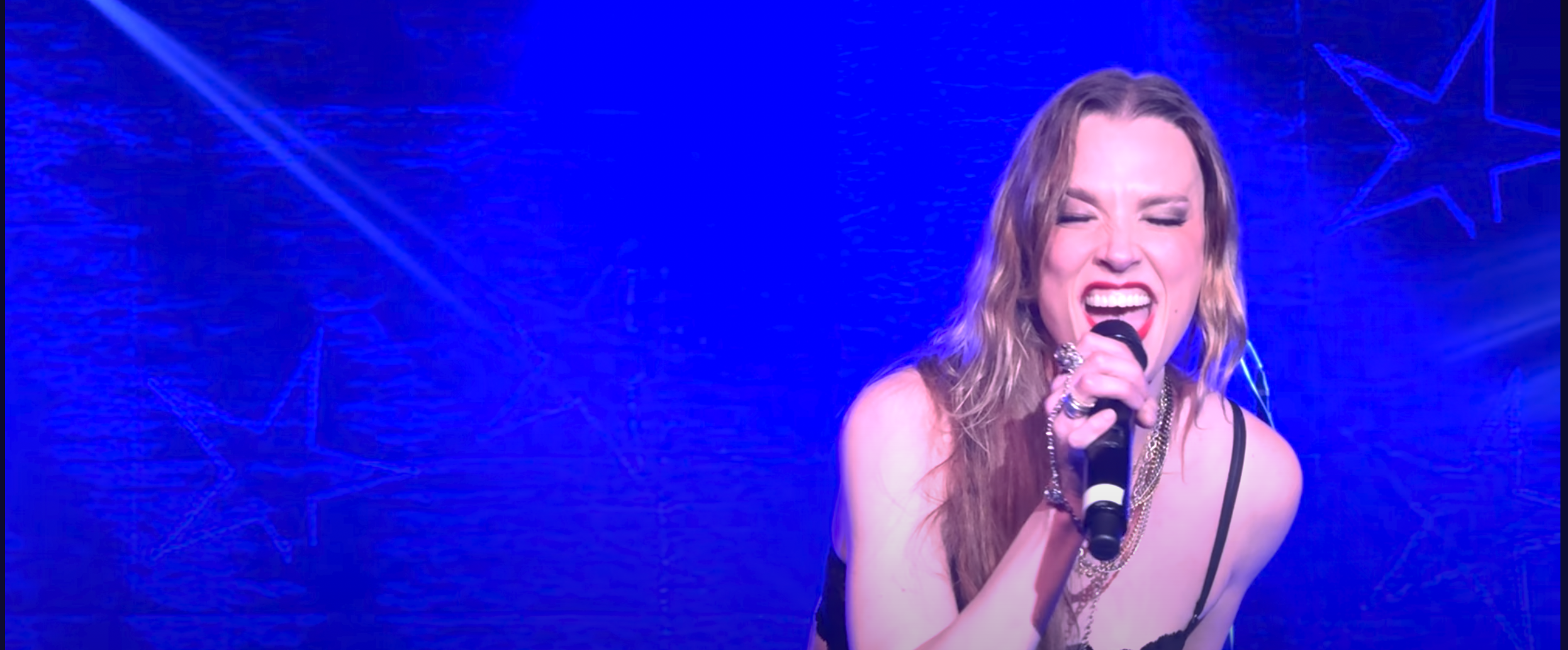 Watch Lzzy Hale’s spine-tingling rendition of “Quicksand Jesus” with Skid Row