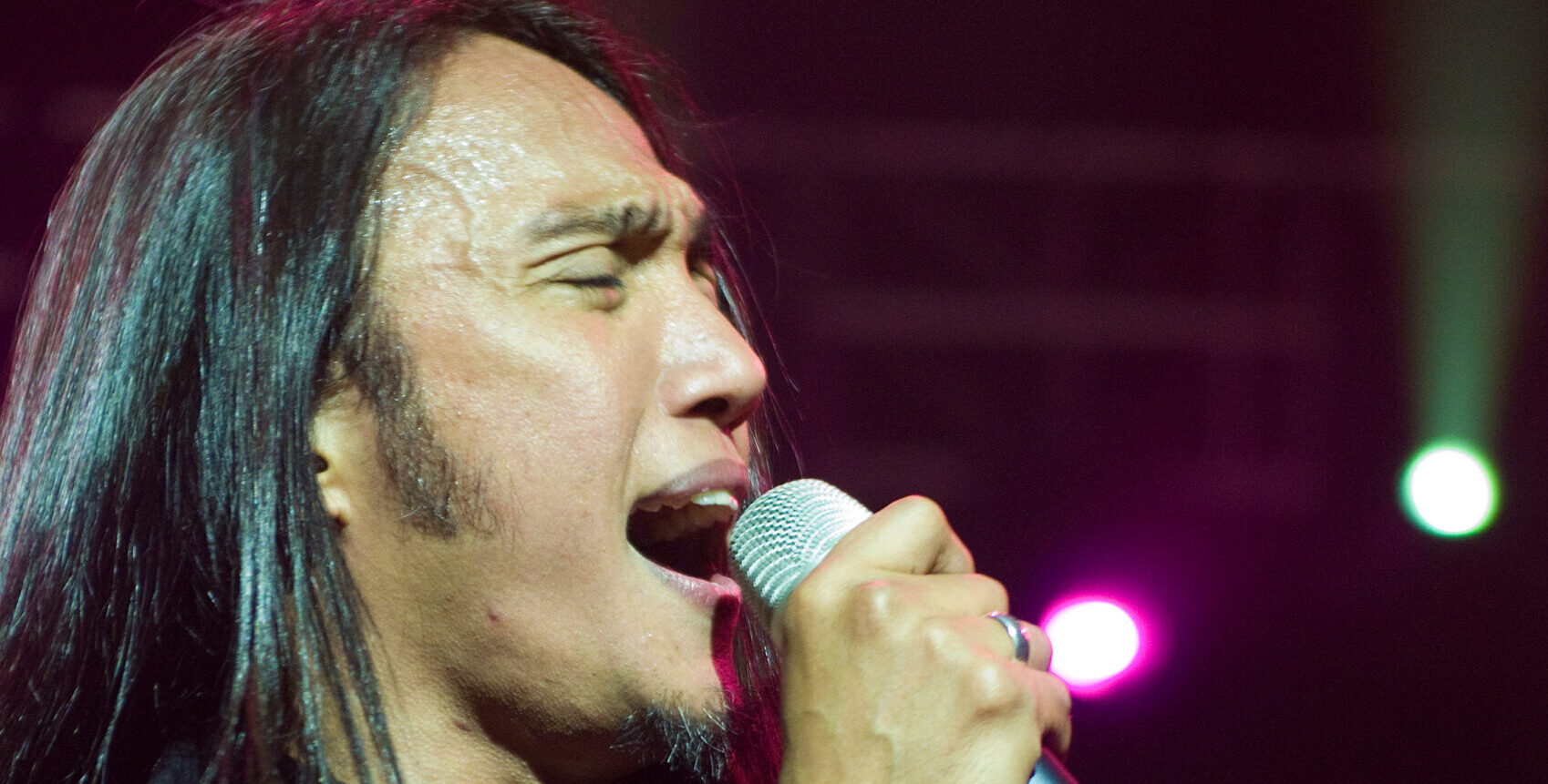 Journey singer offers to quit if one million people ask him to