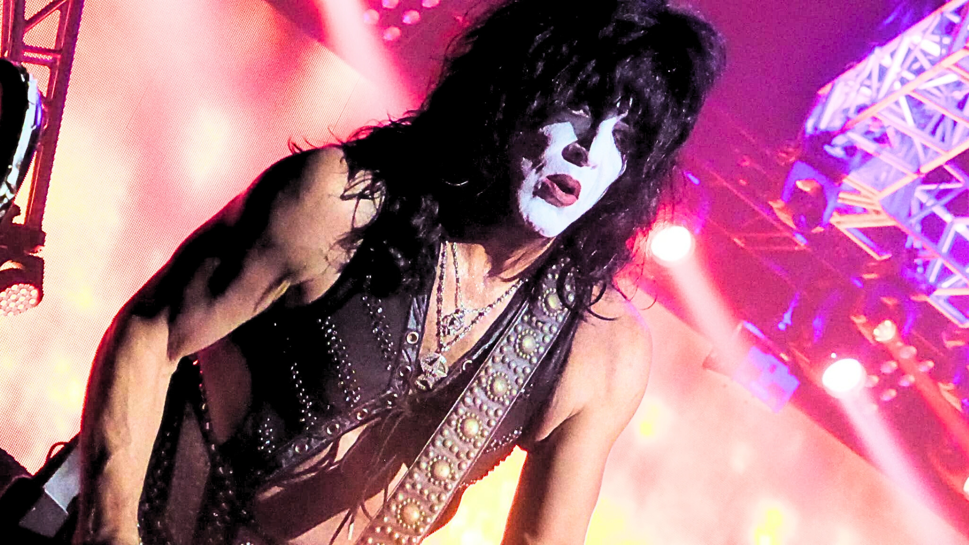 “Anything’s possible” – Paul Stanley leaves the door ajar for further KISS shows